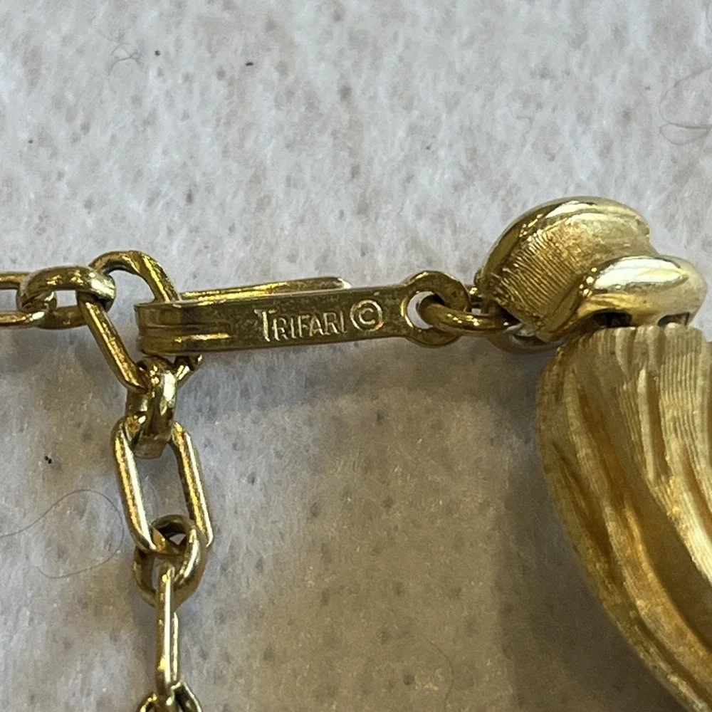 Vintage Gold Tone Textured Link Chain Necklace 16 in Hook Closure Metal